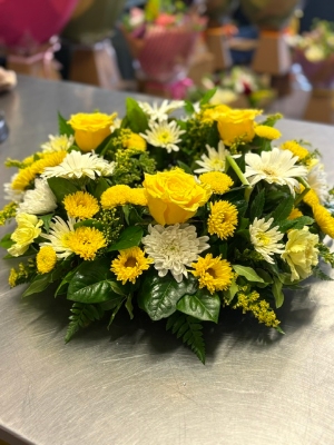Wreath   yellow and white