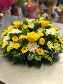 Wreath   yellow and white